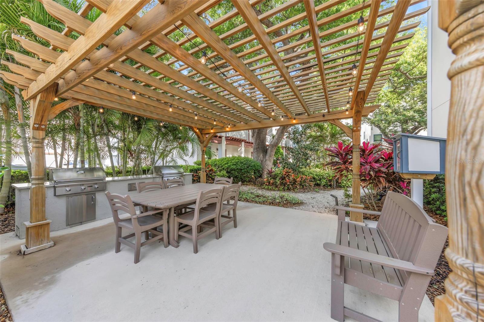 Image 33 of 40 For 946 Highland Avenue 45