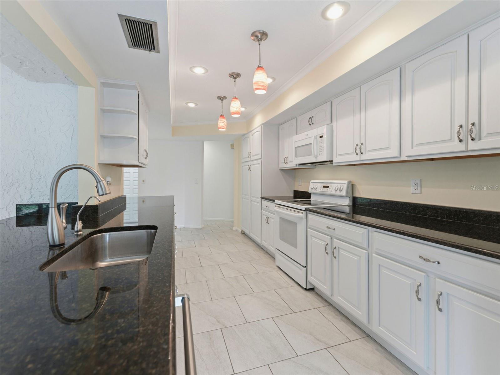 Image 15 of 40 For 1424 Oakwood Lane