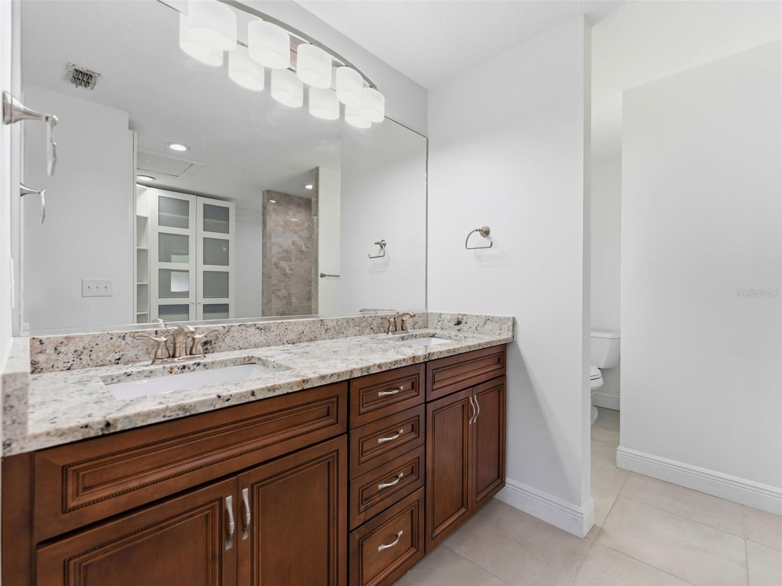 Image 21 of 40 For 1424 Oakwood Lane