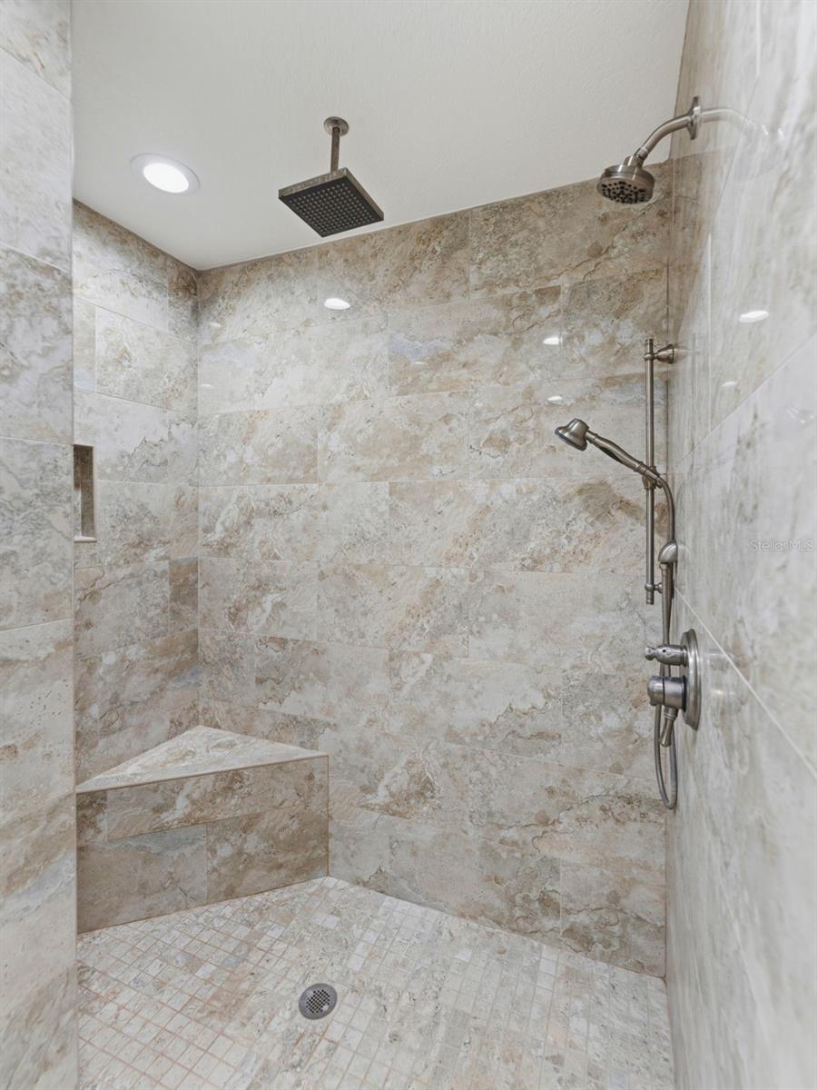 Image 23 of 40 For 1424 Oakwood Lane