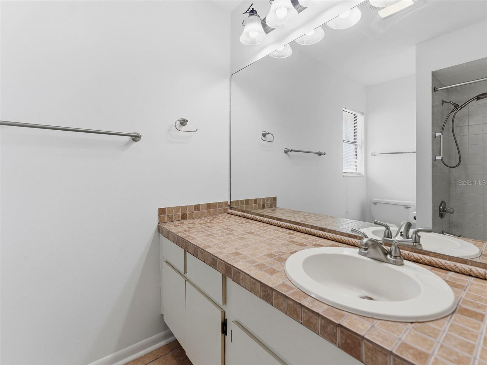 Image 26 of 40 For 1424 Oakwood Lane