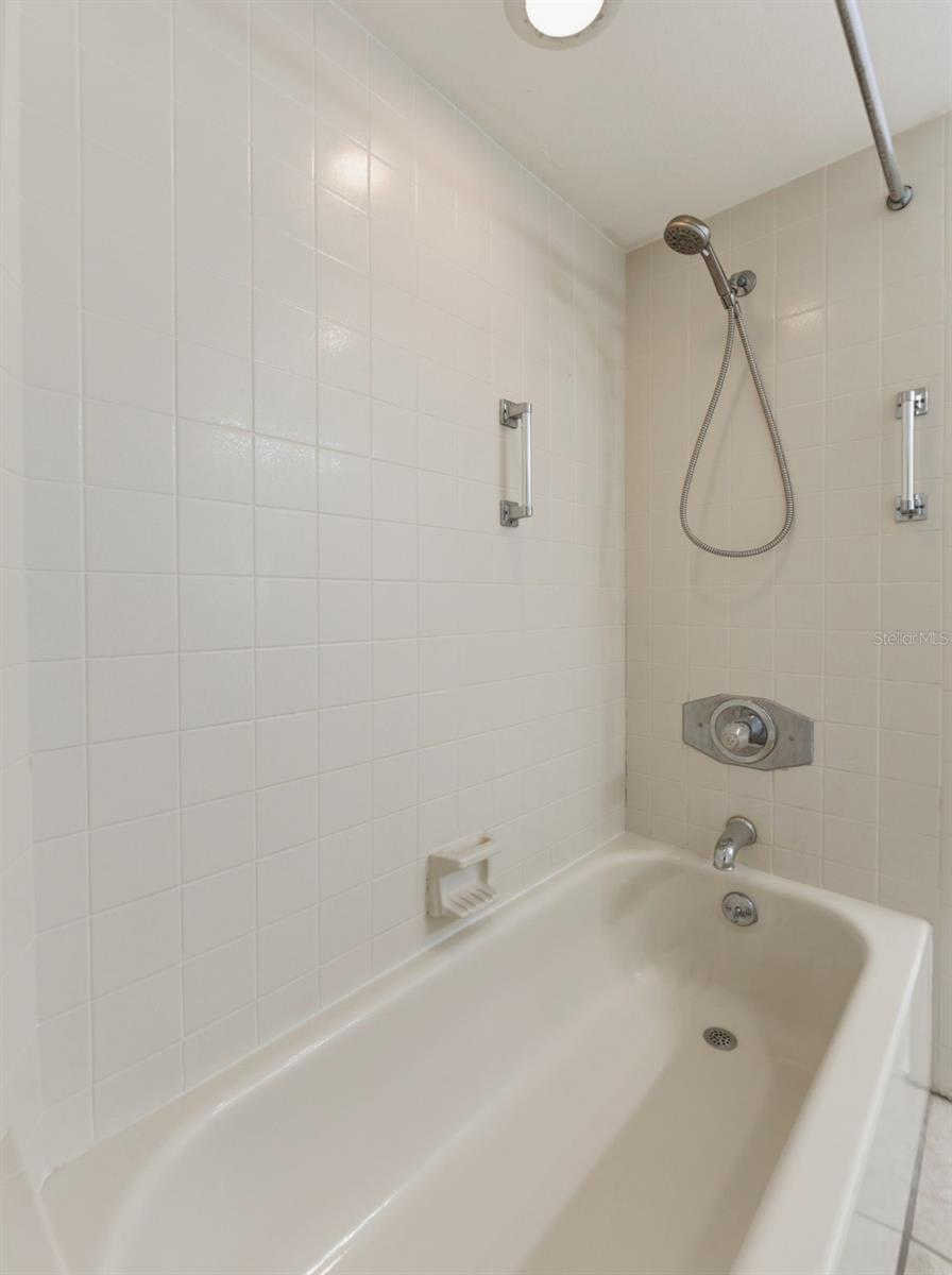 Image 27 of 40 For 1424 Oakwood Lane