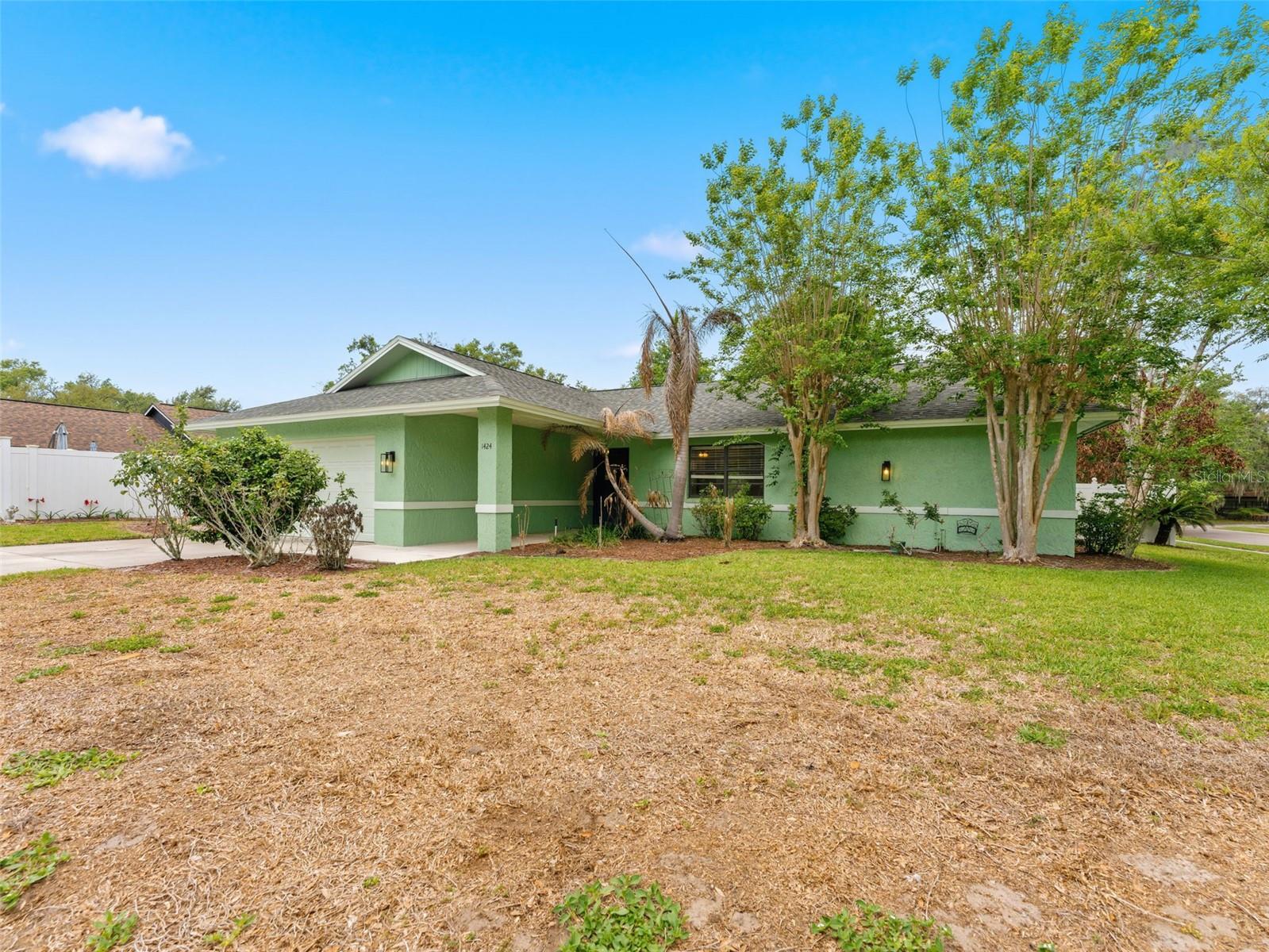 Image 3 of 40 For 1424 Oakwood Lane