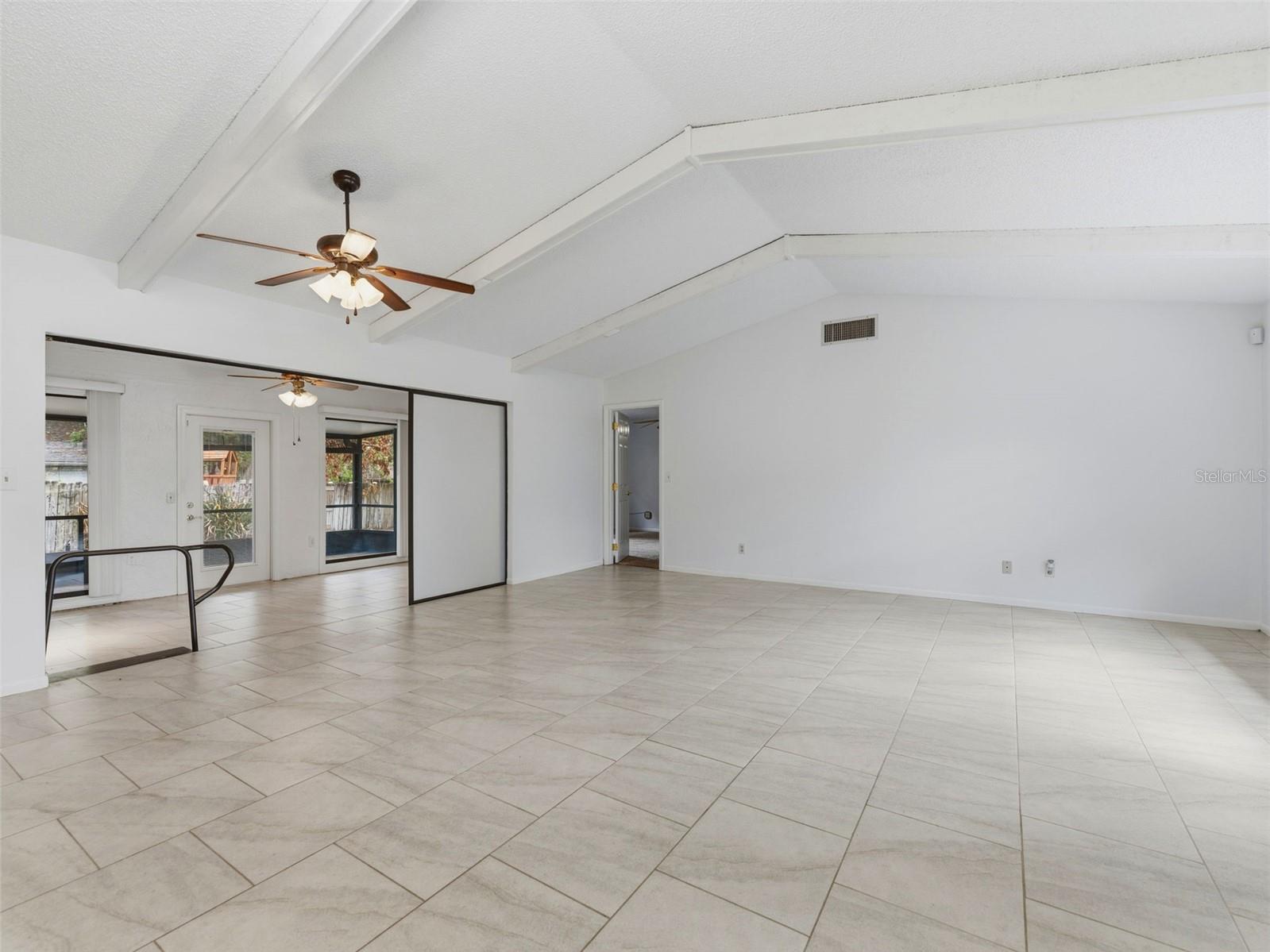 Image 5 of 40 For 1424 Oakwood Lane