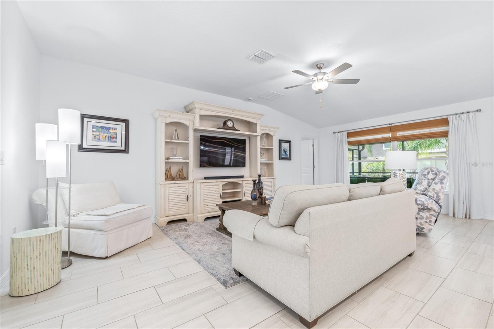 Image 14 of 75 For 8969 Little Bluestem Drive