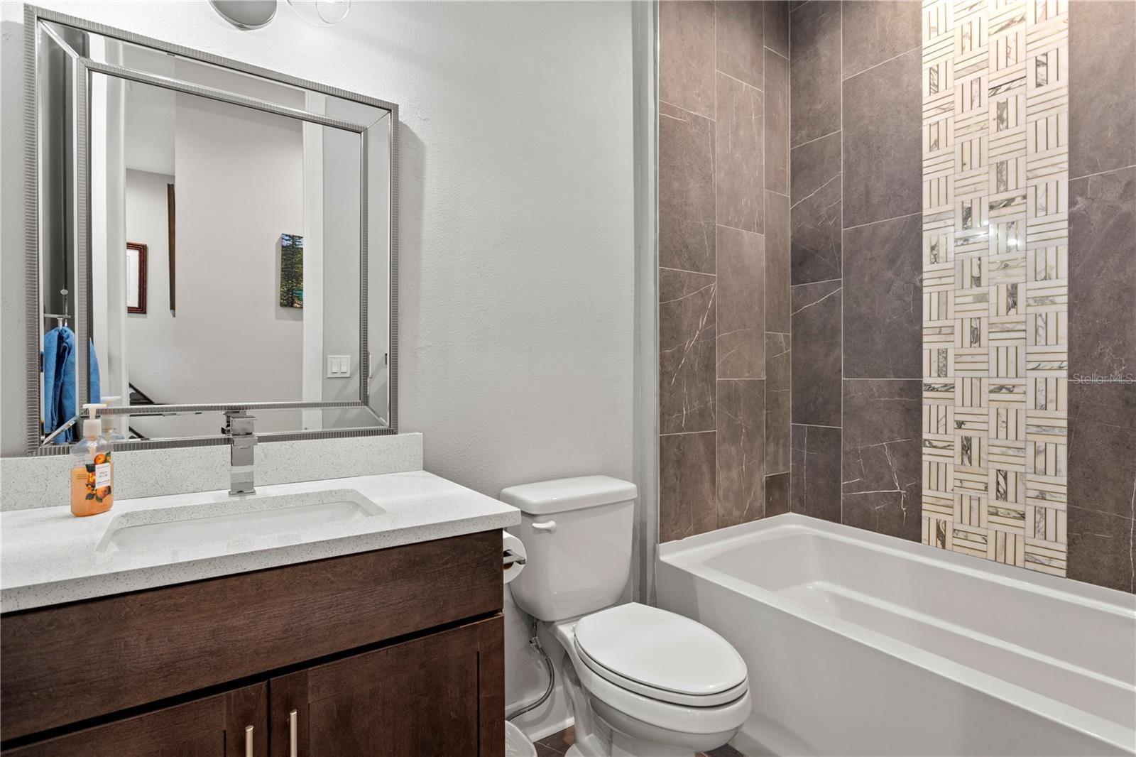 Image 22 of 46 For 2521 11th Place N