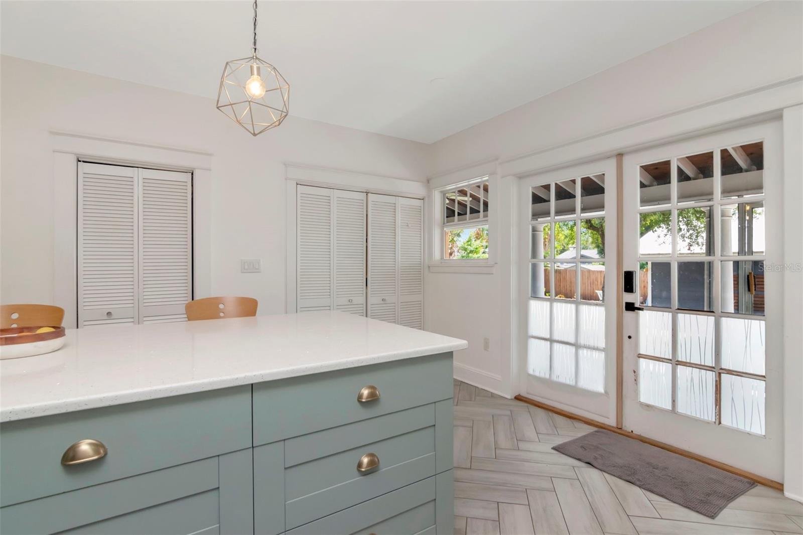 Image 11 of 45 For 1601 Powhatan Avenue