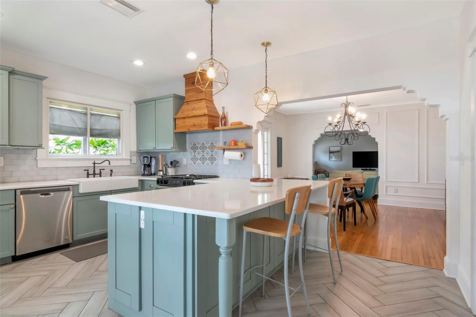 Image 5 of 45 For 1601 Powhatan Avenue