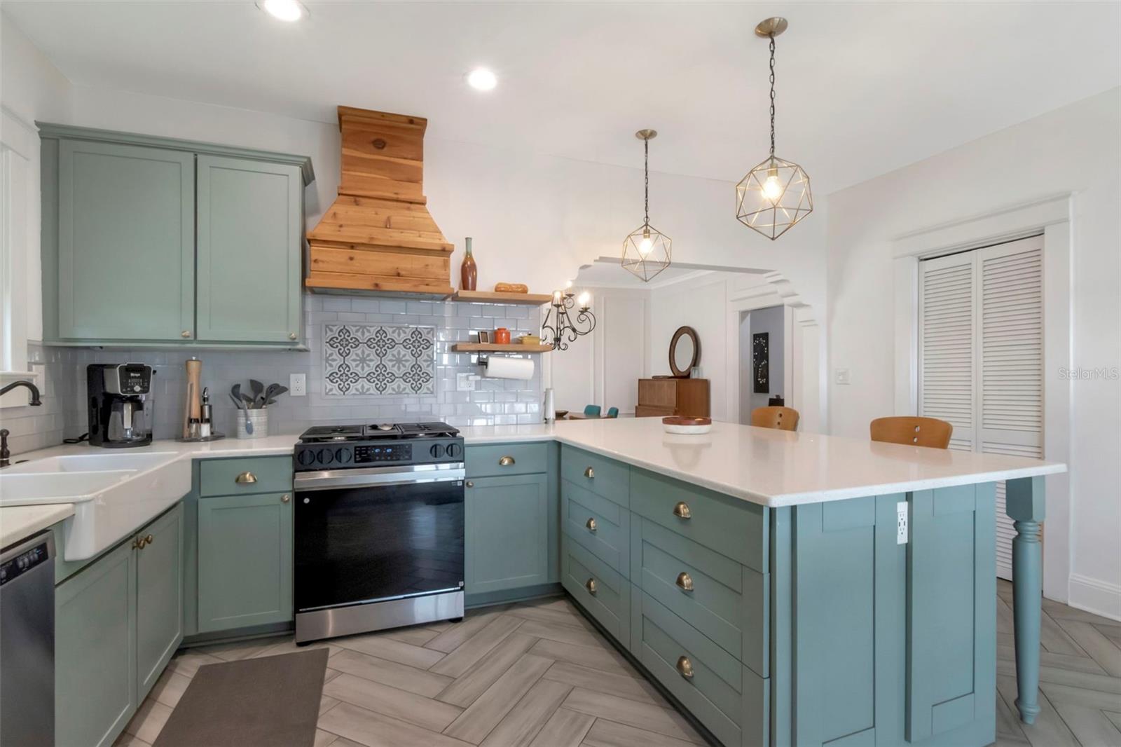 Image 9 of 45 For 1601 Powhatan Avenue