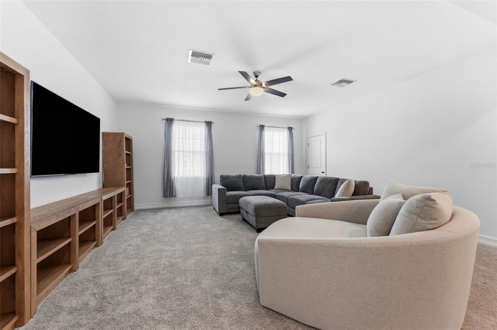 Image 17 of 39 For 8012 Red Orchard Court