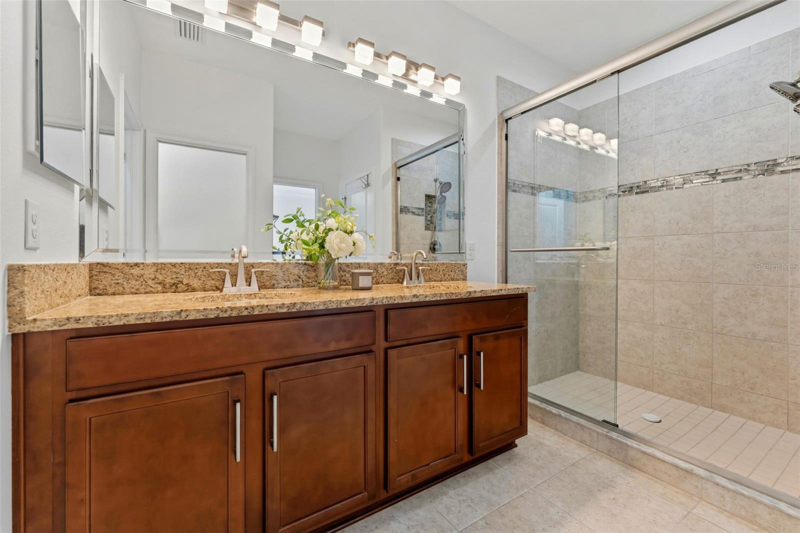 Image 21 of 39 For 8012 Red Orchard Court