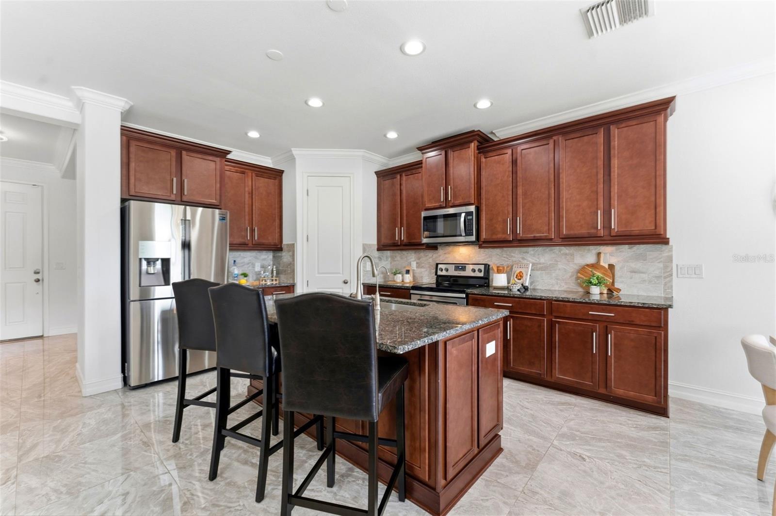 Image 9 of 39 For 8012 Red Orchard Court