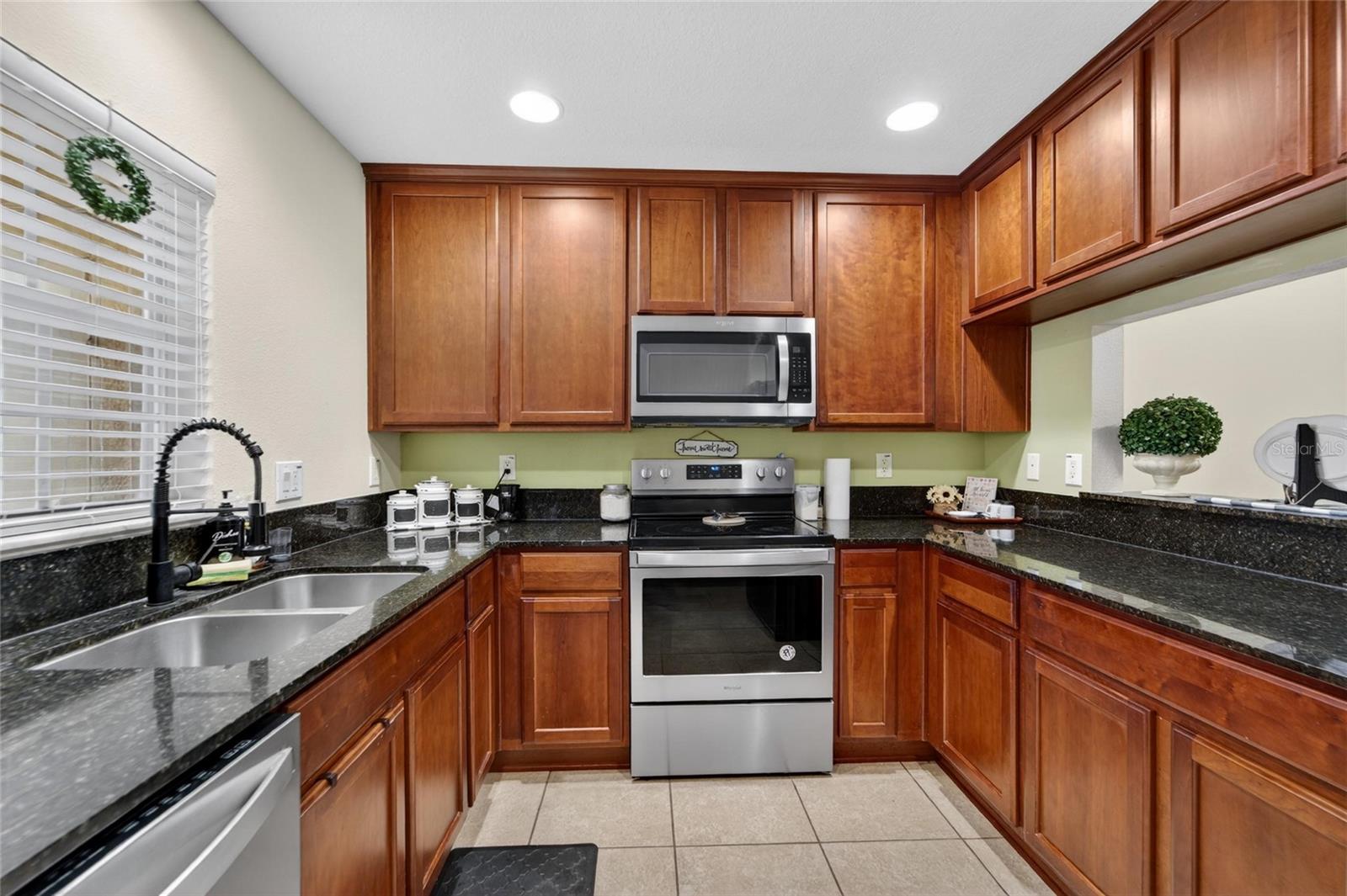 Image 11 of 40 For 37604 Aaralyn Road