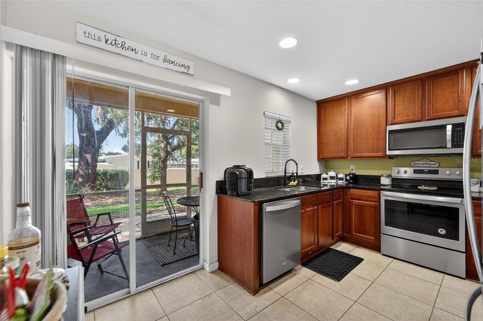 Image 12 of 40 For 37604 Aaralyn Road