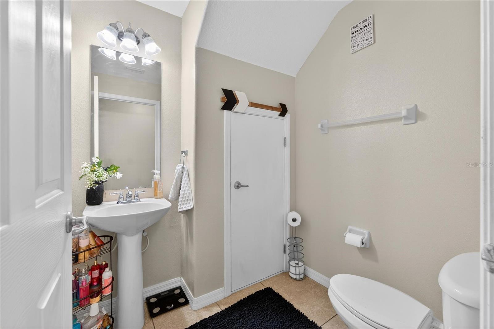 Image 16 of 40 For 37604 Aaralyn Road