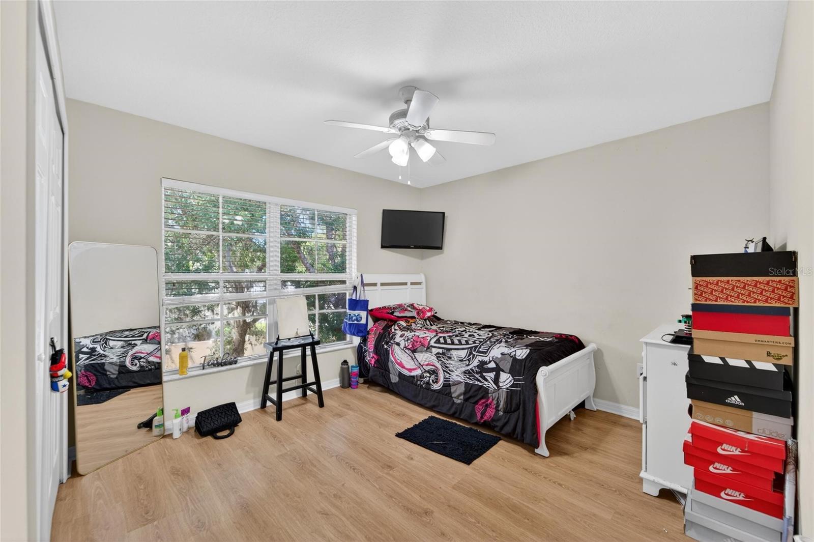 Image 21 of 40 For 37604 Aaralyn Road