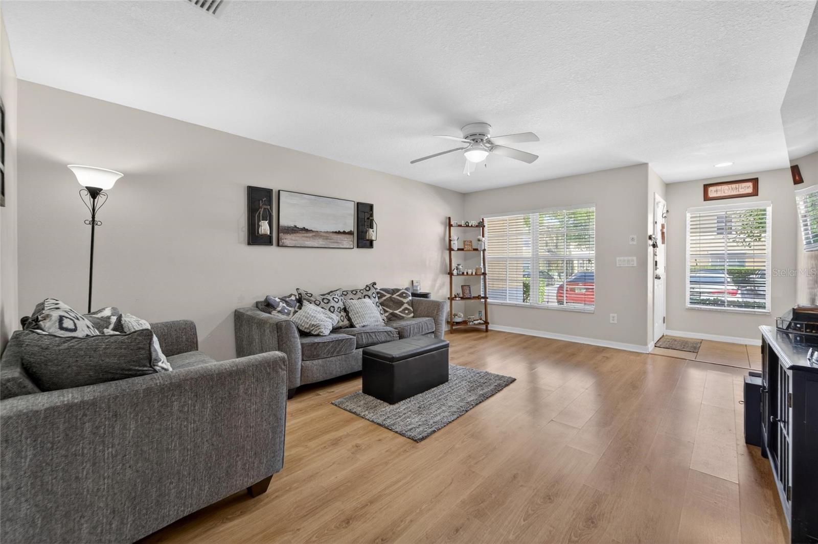 Image 6 of 40 For 37604 Aaralyn Road