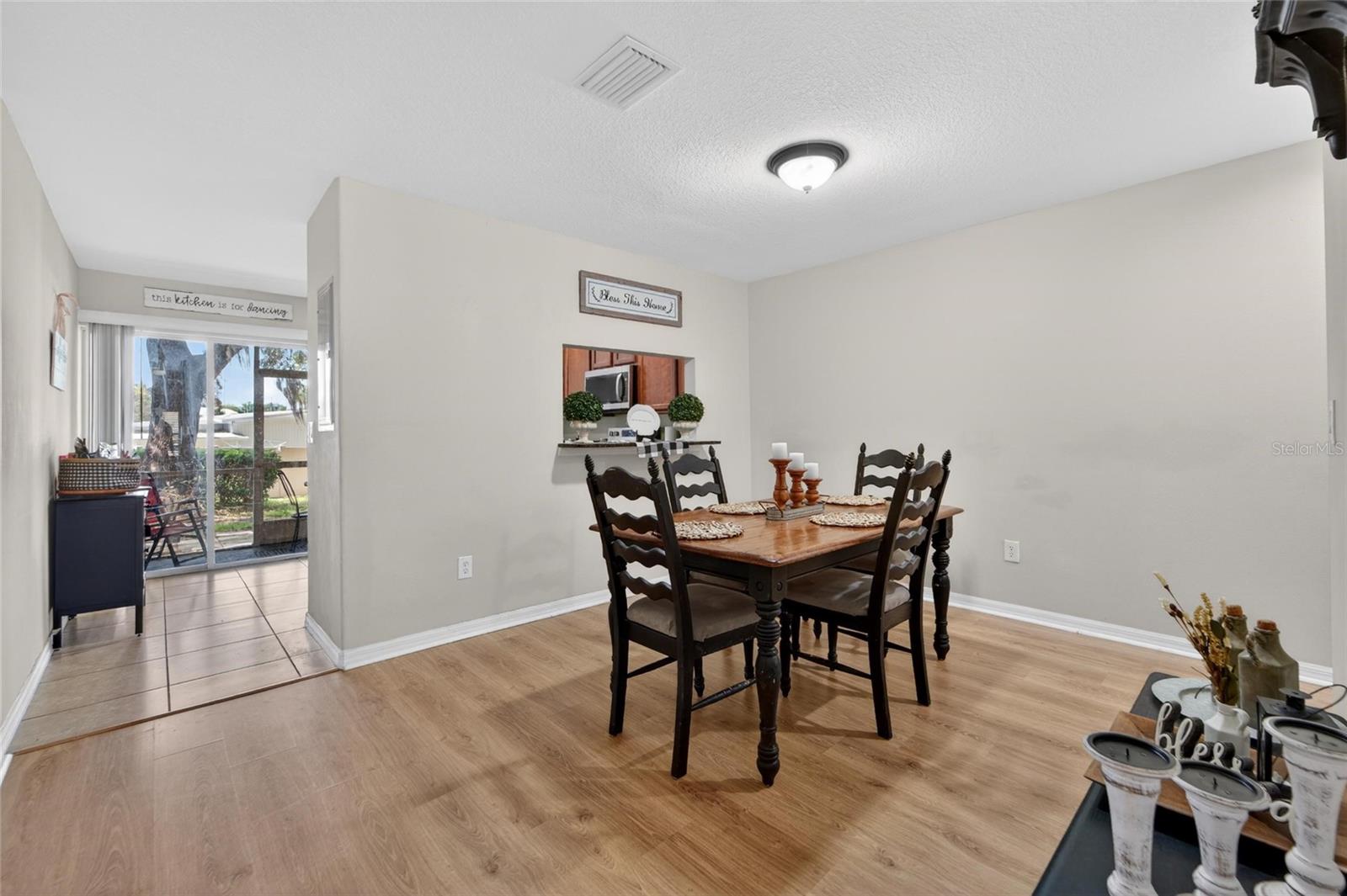 Image 8 of 40 For 37604 Aaralyn Road