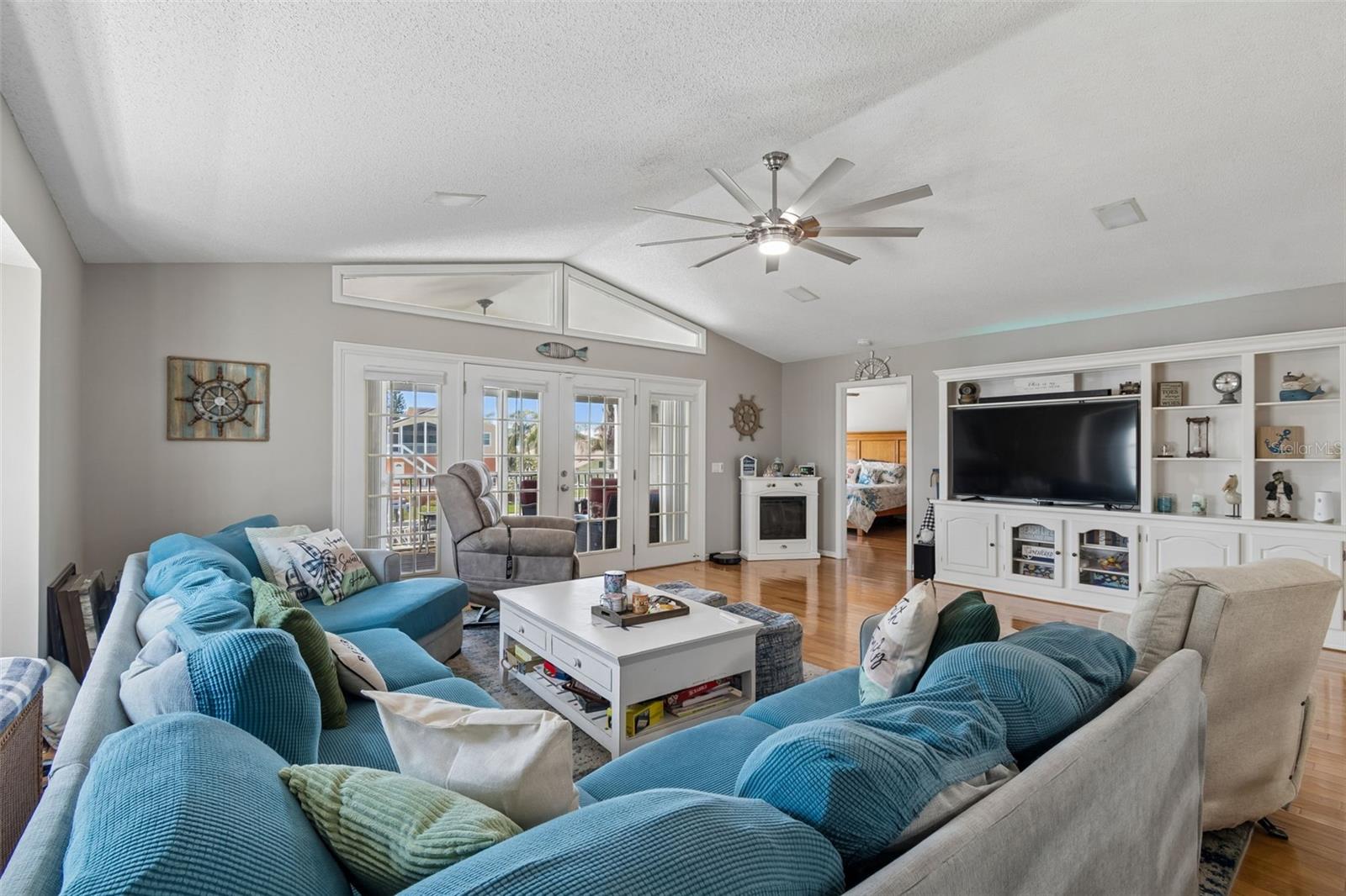 Image 20 of 80 For 6211 Bayside Drive