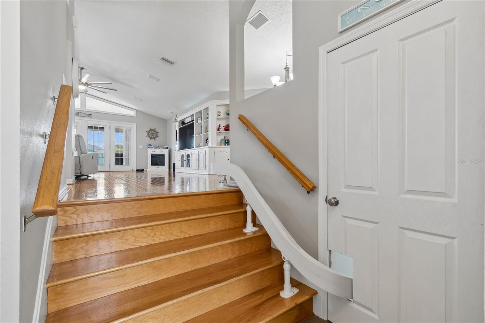 Image 6 of 80 For 6211 Bayside Drive