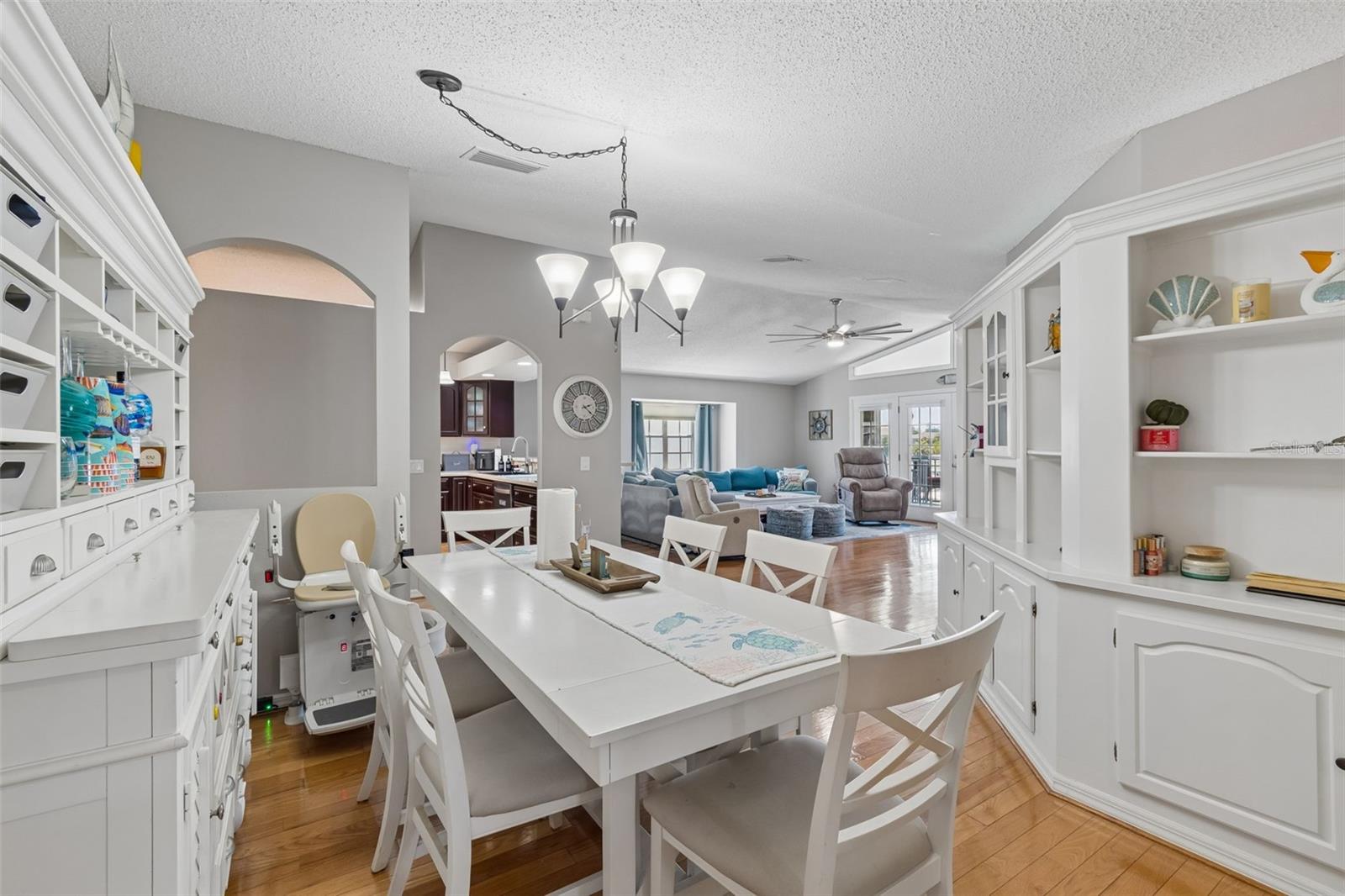 Image 9 of 80 For 6211 Bayside Drive