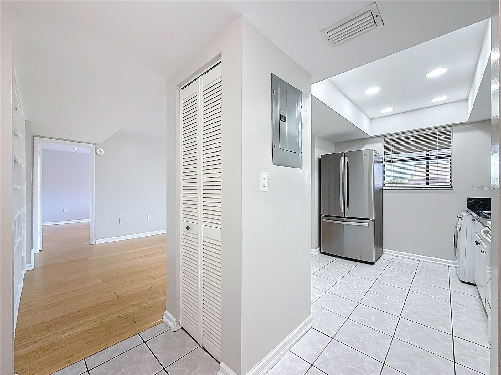 Image 10 of 51 For 890 N Village Drive N 204