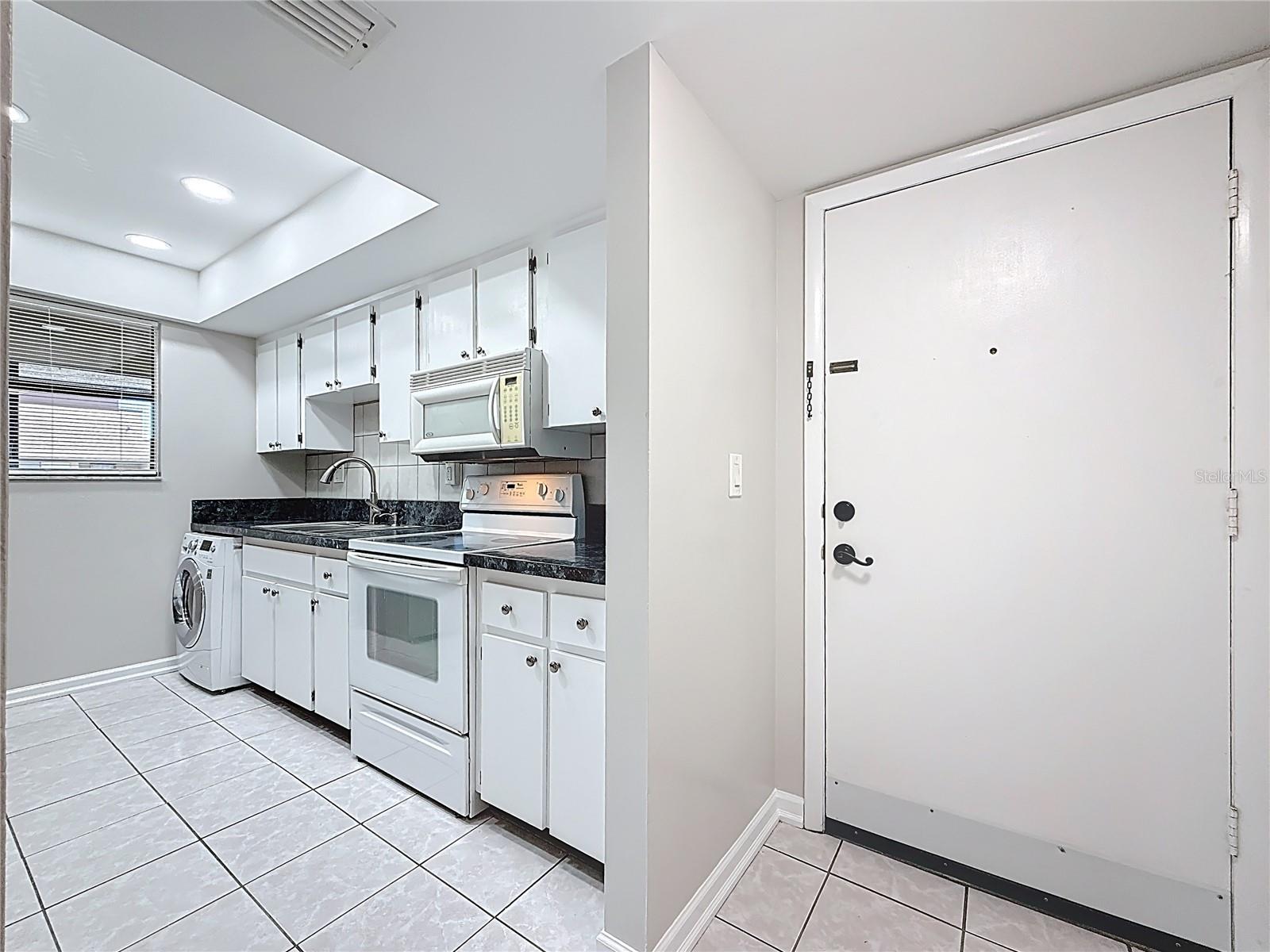 Image 11 of 51 For 890 N Village Drive N 204