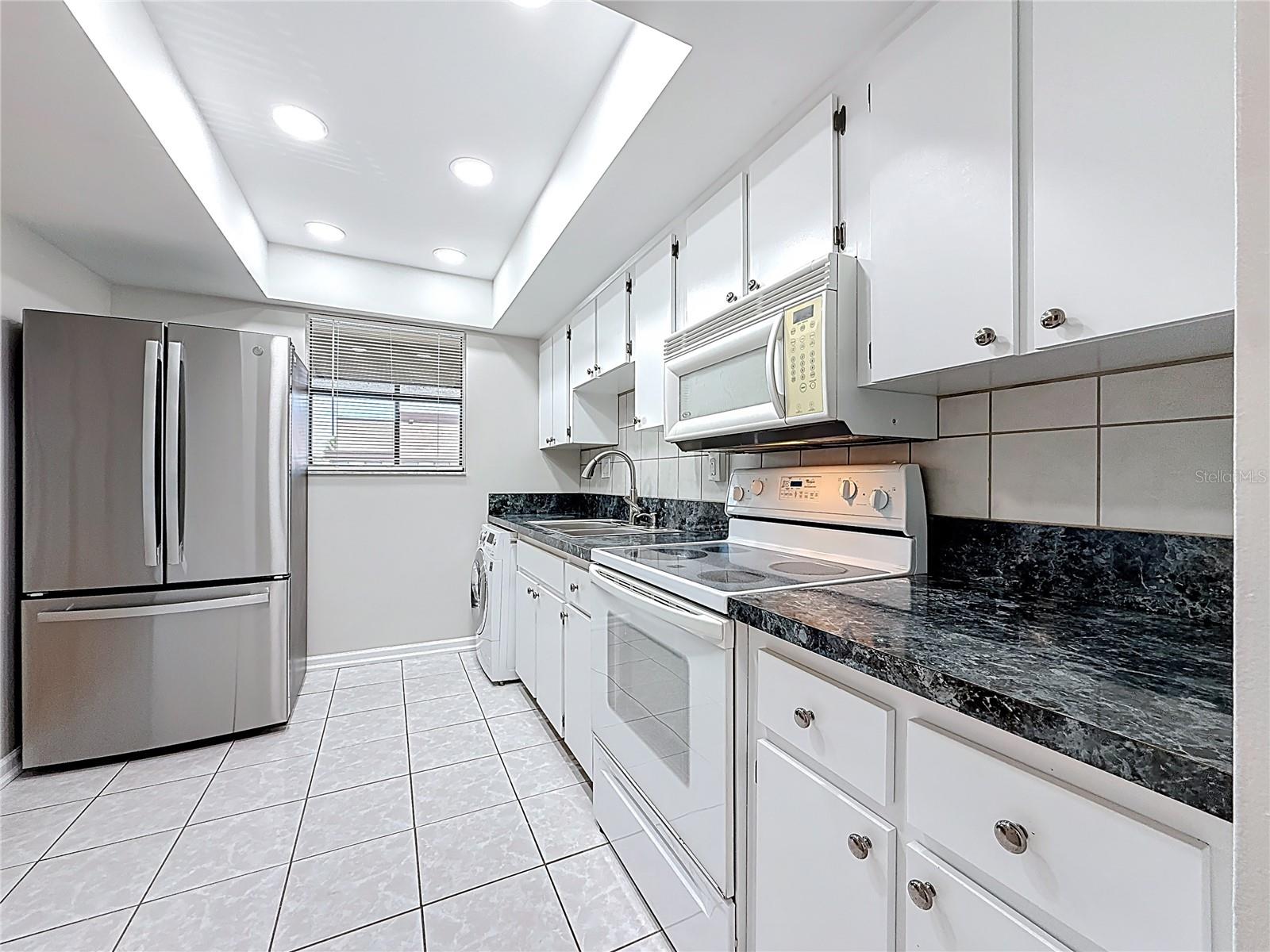 Image 13 of 51 For 890 N Village Drive N 204