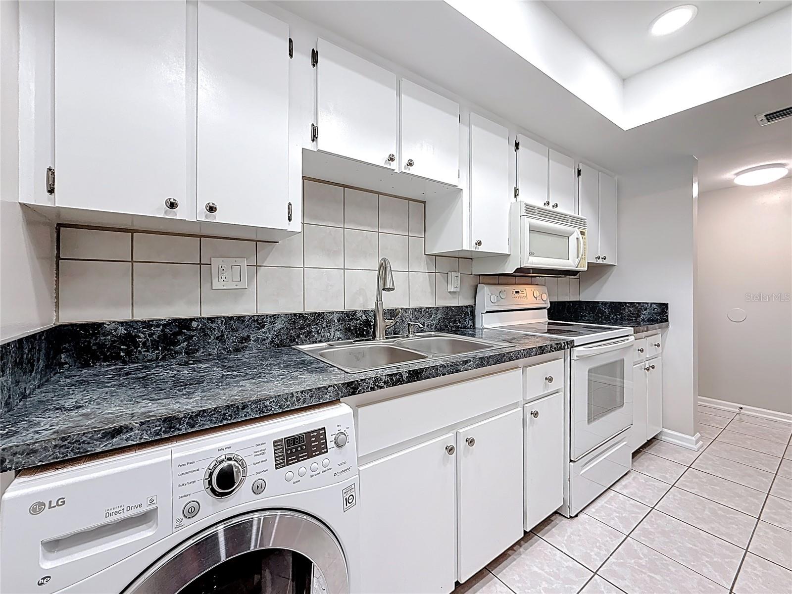 Image 14 of 51 For 890 N Village Drive N 204