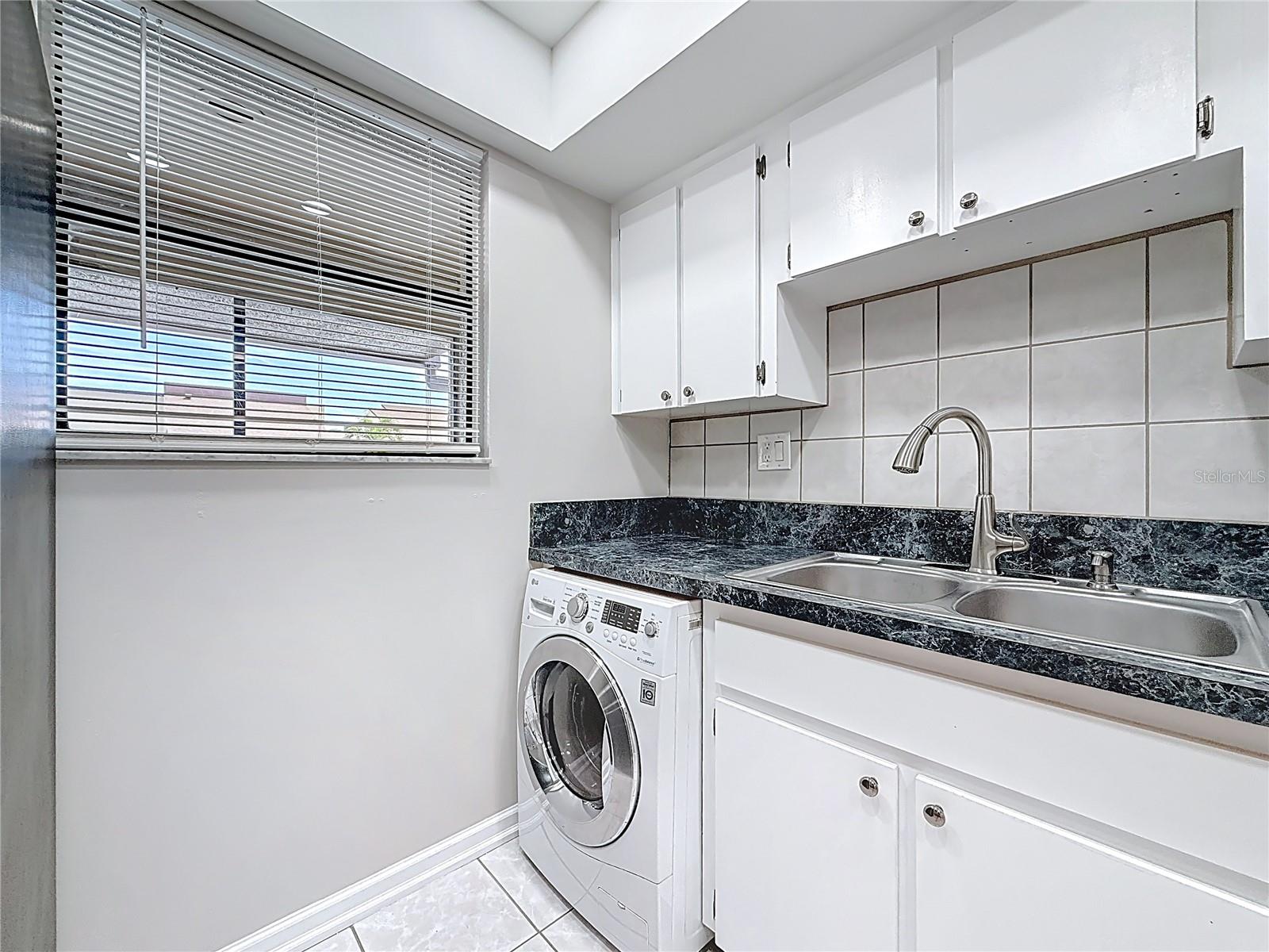 Image 16 of 51 For 890 N Village Drive N 204