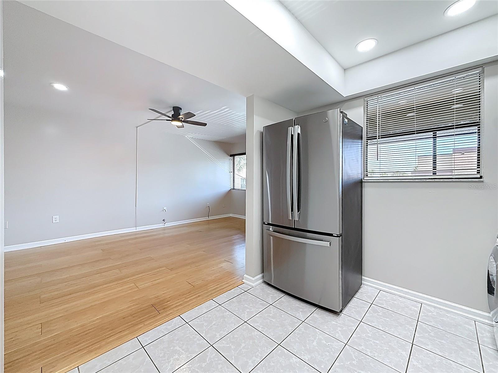 Image 17 of 51 For 890 N Village Drive N 204