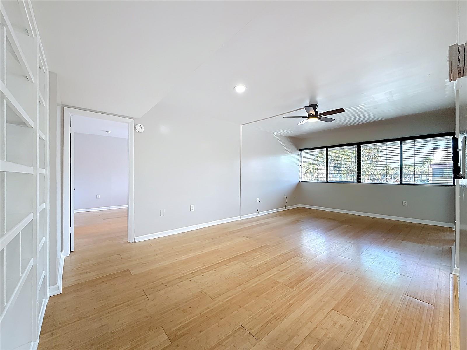 Image 18 of 51 For 890 N Village Drive N 204