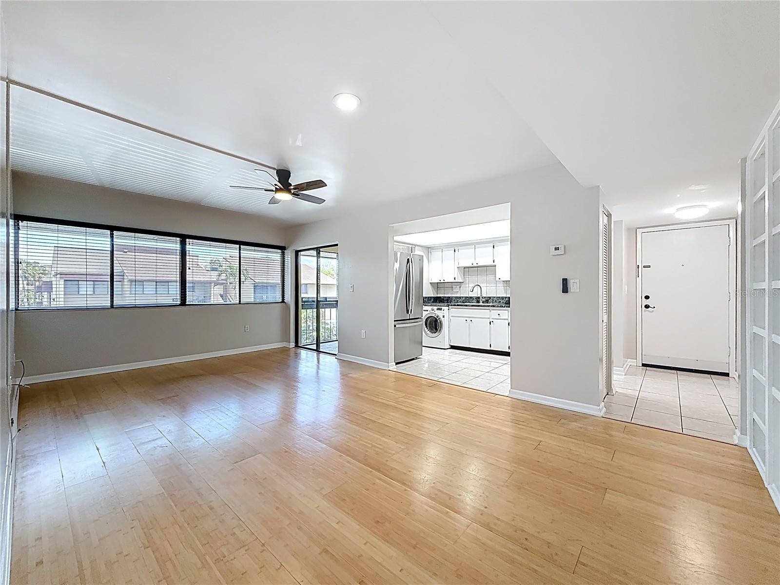 Image 19 of 51 For 890 N Village Drive N 204