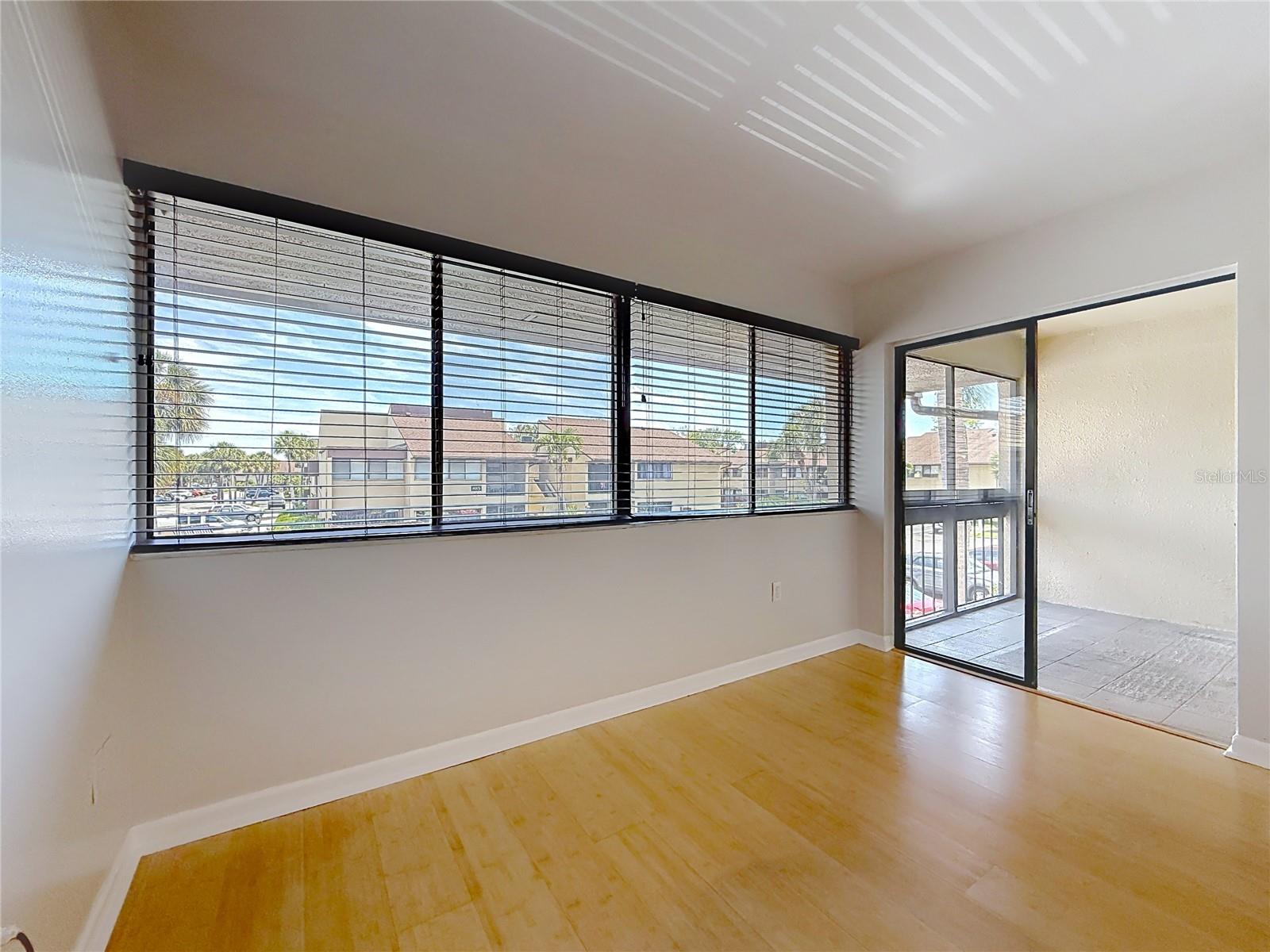 Image 20 of 51 For 890 N Village Drive N 204