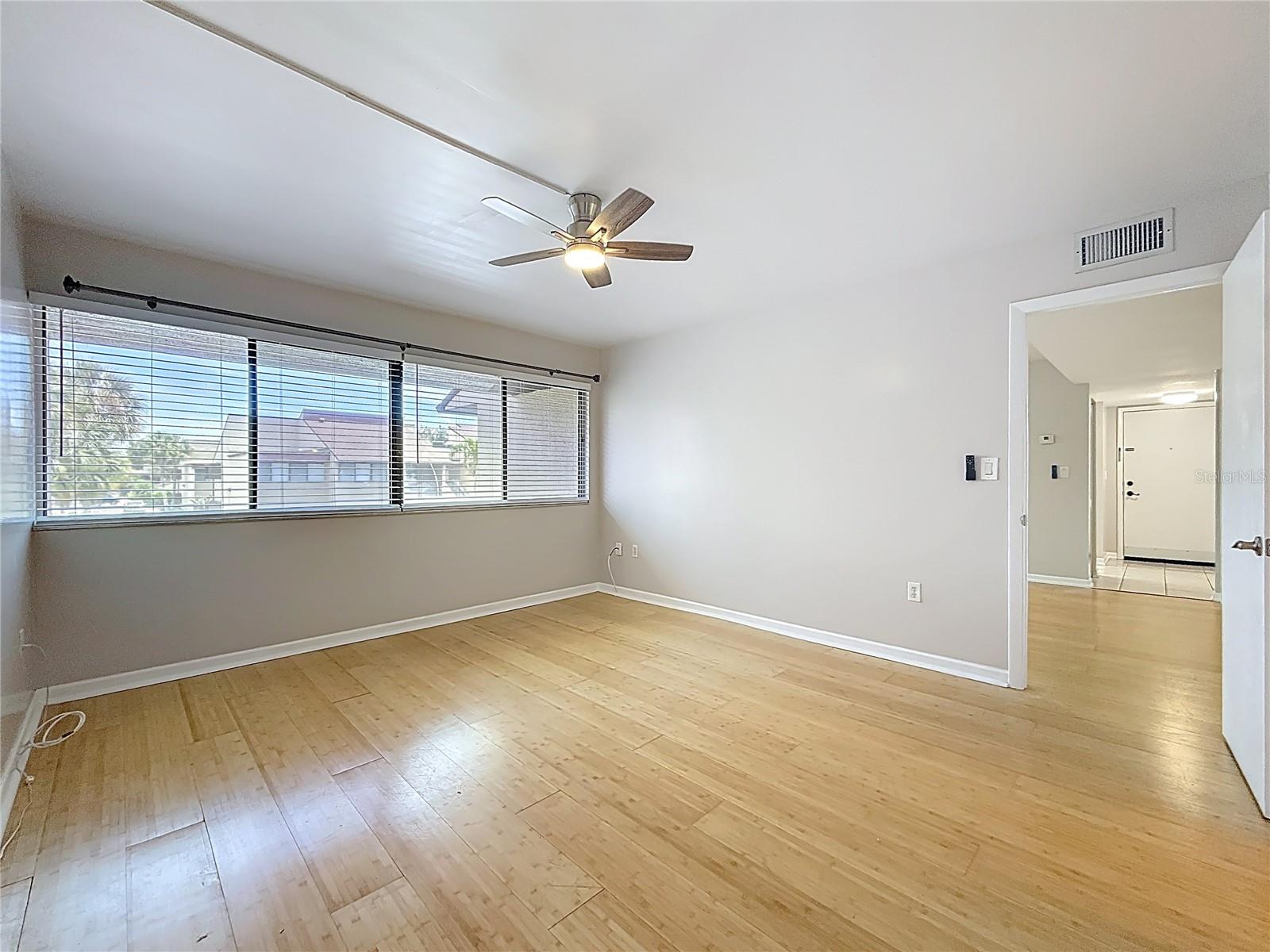 Image 25 of 51 For 890 N Village Drive N 204