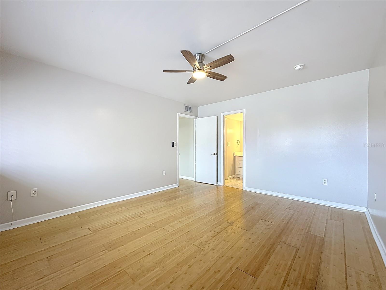 Image 28 of 51 For 890 N Village Drive N 204