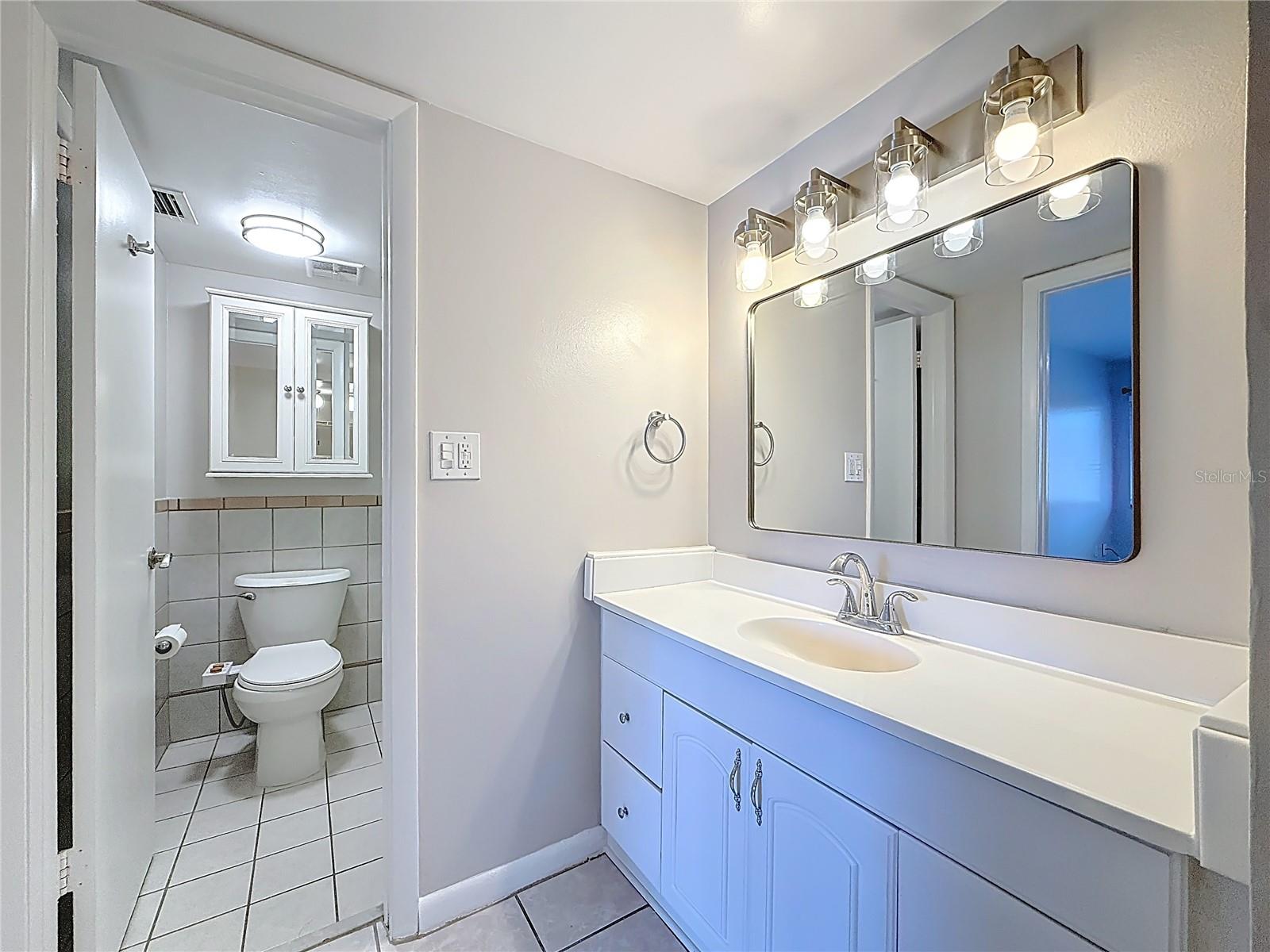 Image 29 of 51 For 890 N Village Drive N 204