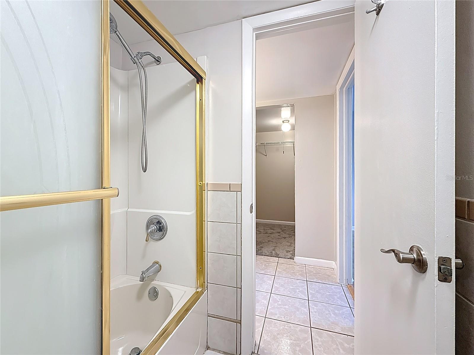 Image 32 of 51 For 890 N Village Drive N 204