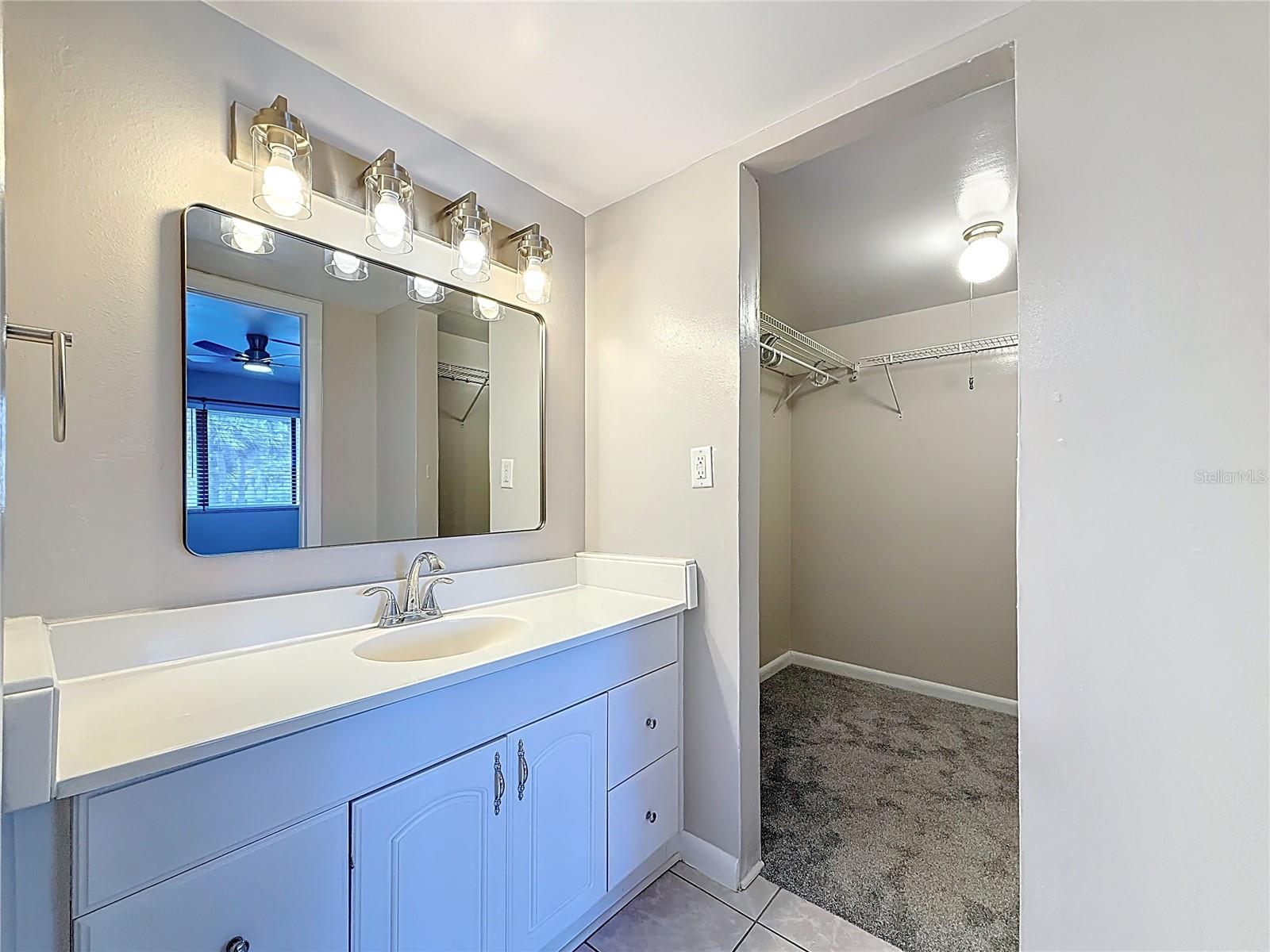 Image 33 of 51 For 890 N Village Drive N 204