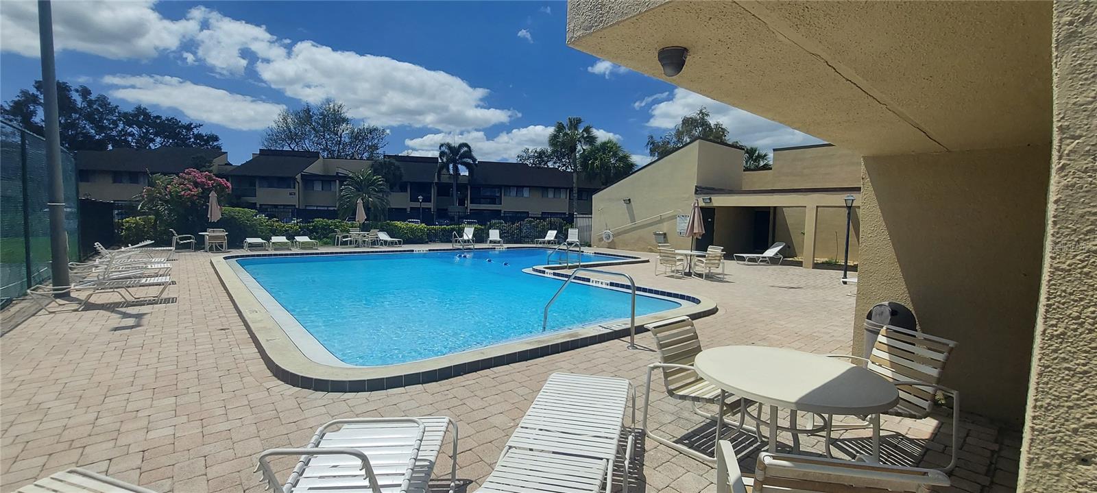 Image 36 of 51 For 890 N Village Drive N 204