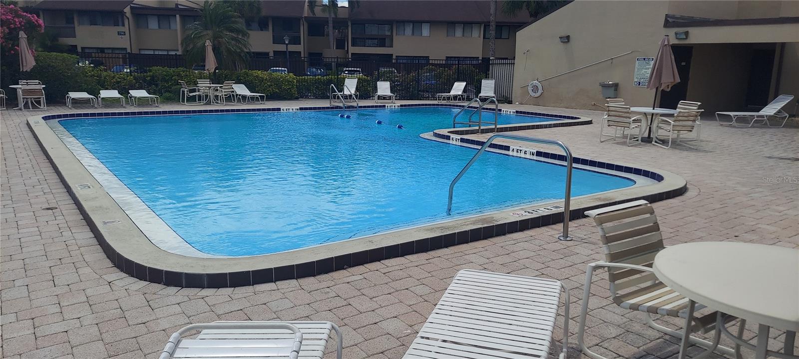 Image 37 of 51 For 890 N Village Drive N 204