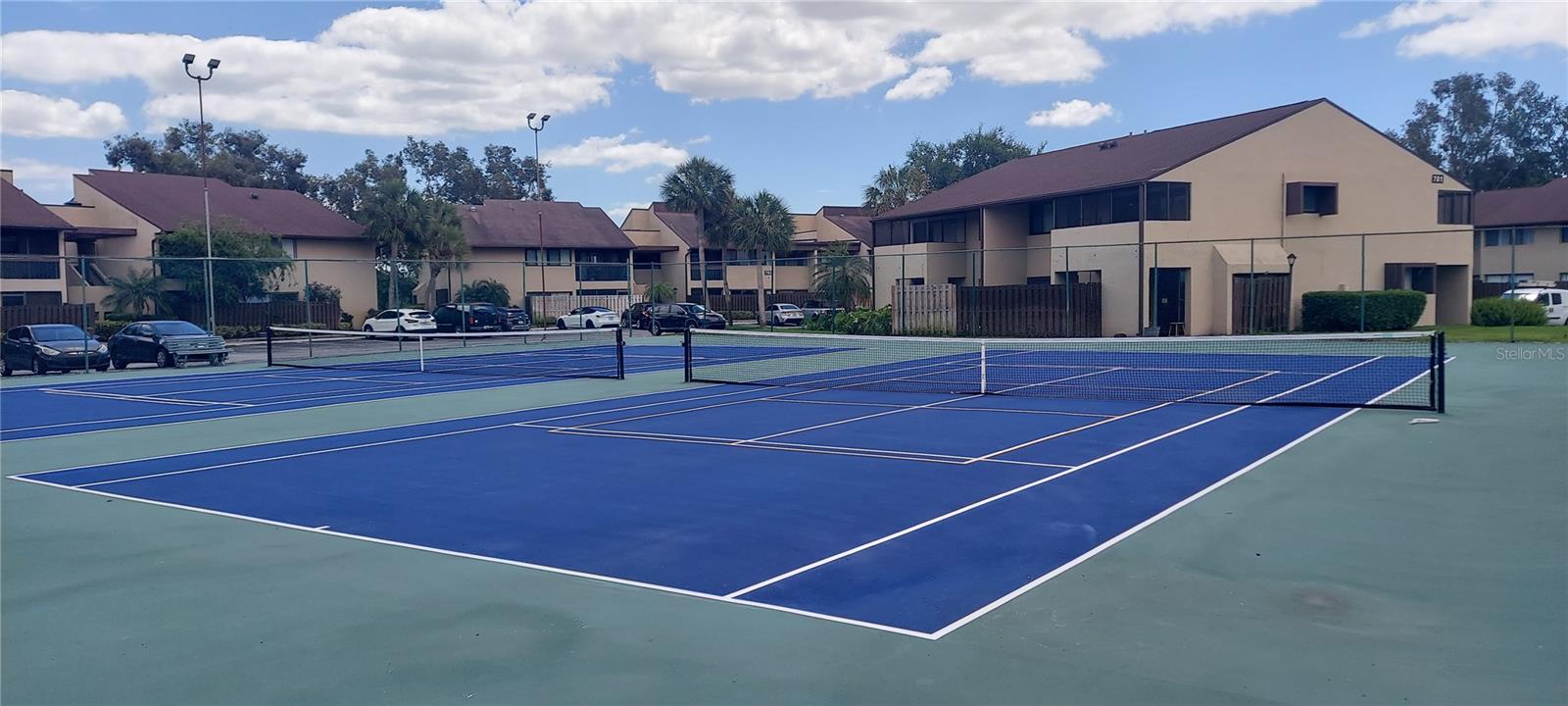 Image 38 of 51 For 890 N Village Drive N 204