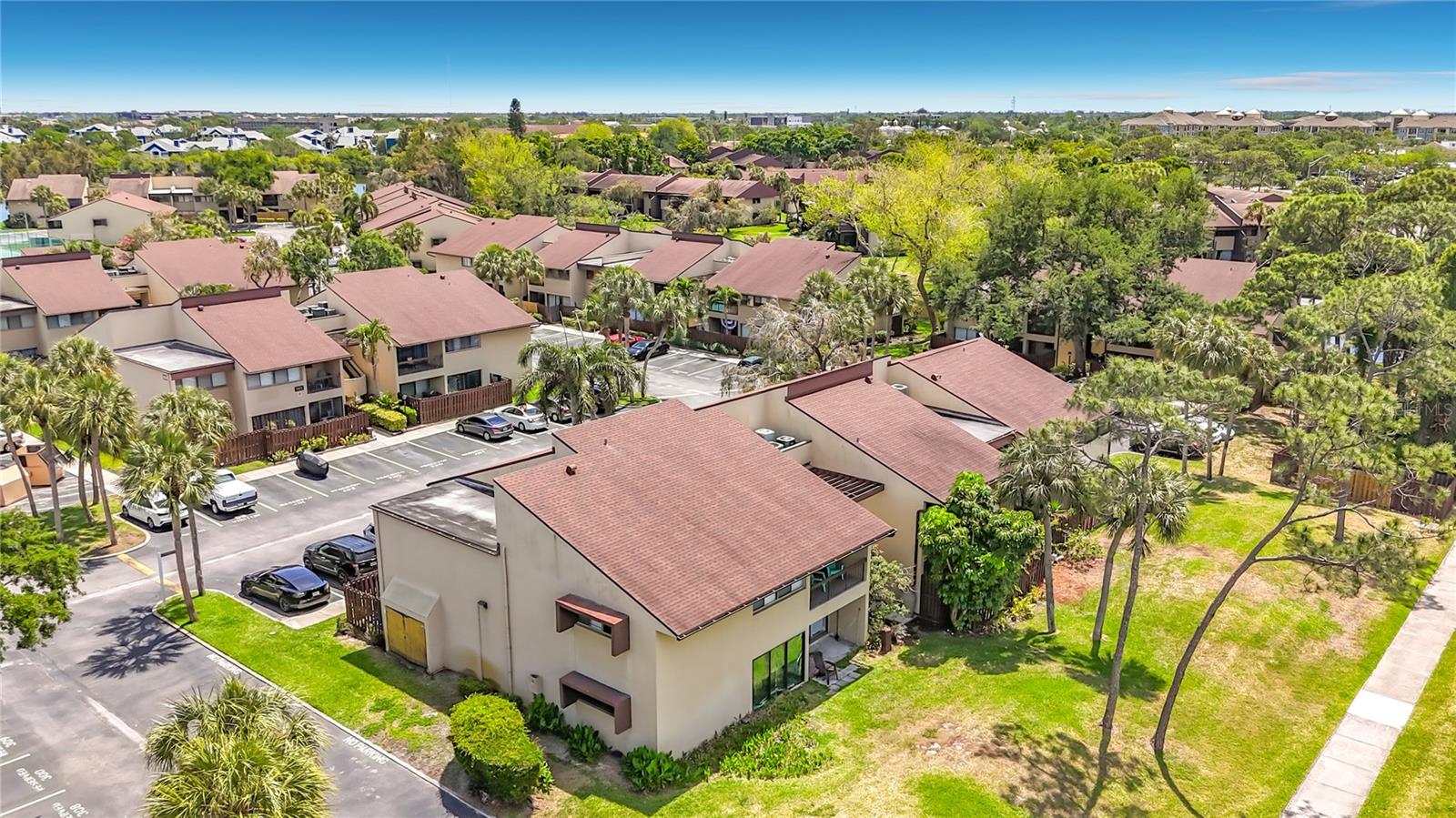 Image 39 of 51 For 890 N Village Drive N 204