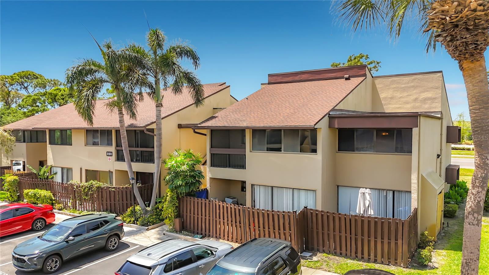 Image 4 of 51 For 890 N Village Drive N 204