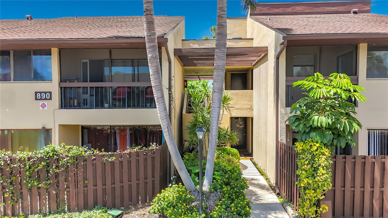 Image 5 of 51 For 890 N Village Drive N 204