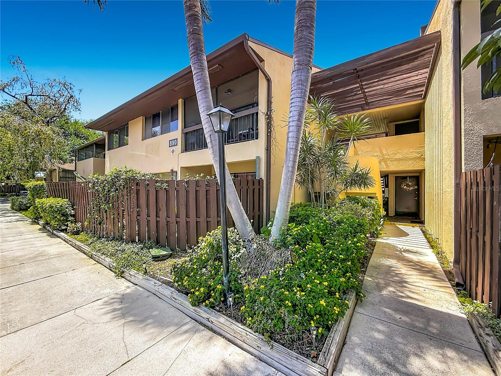 Image 6 of 51 For 890 N Village Drive N 204