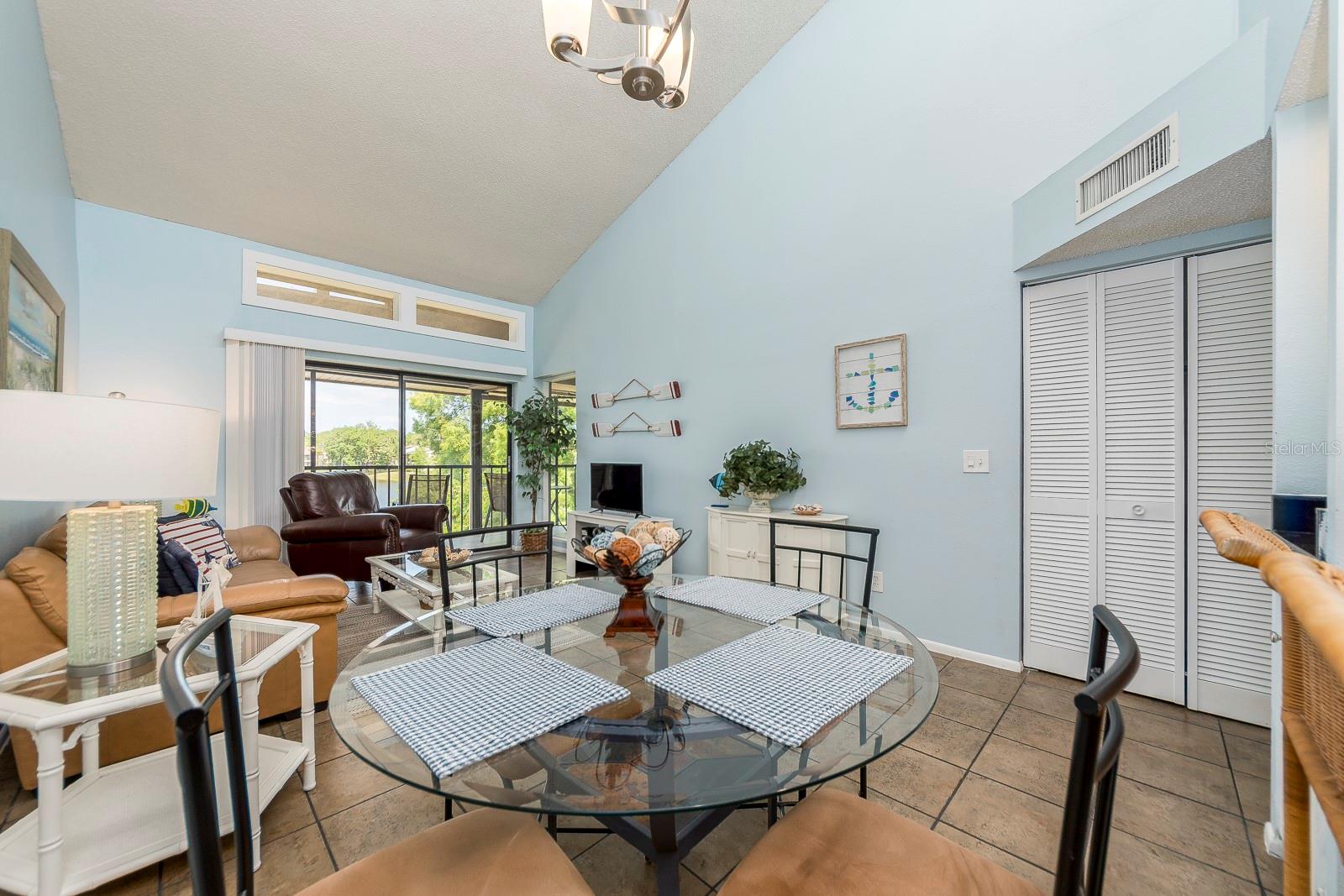 Image 11 of 25 For 304 Woodlake Wynde  304