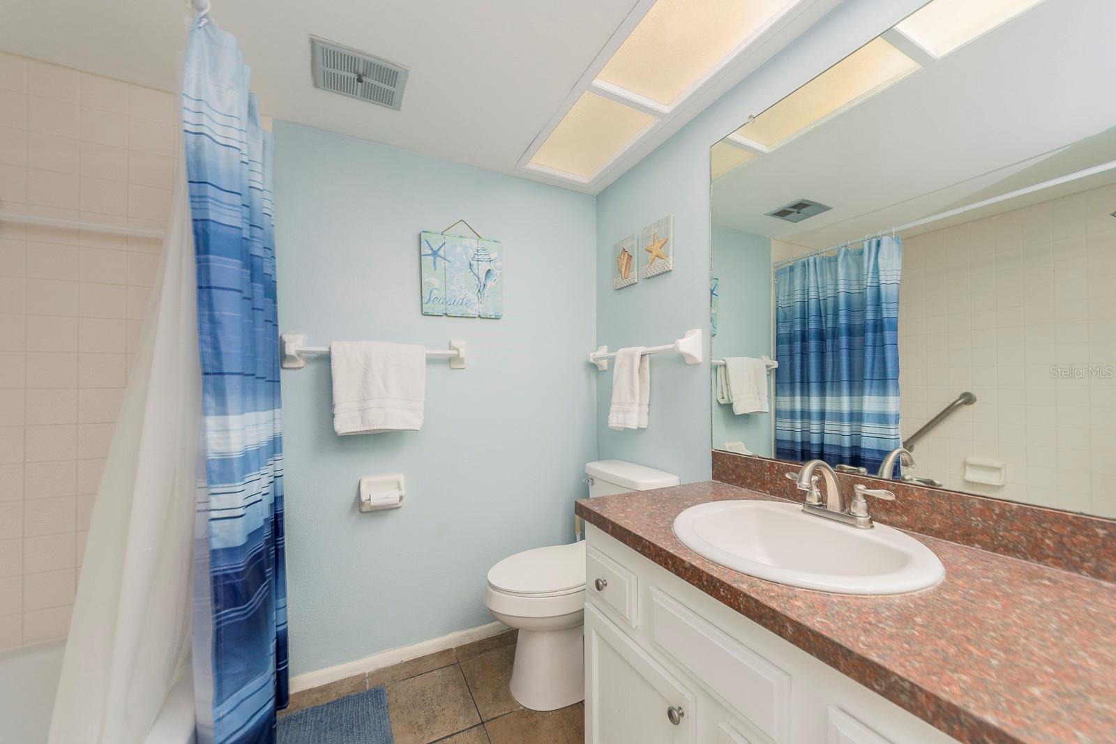 Image 17 of 25 For 304 Woodlake Wynde  304