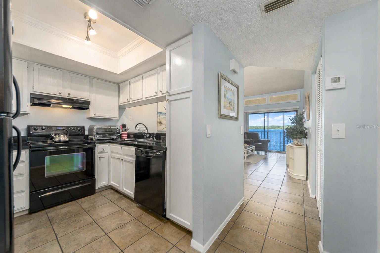 Image 7 of 25 For 304 Woodlake Wynde  304