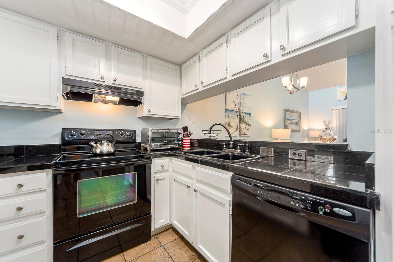 Image 9 of 25 For 304 Woodlake Wynde  304
